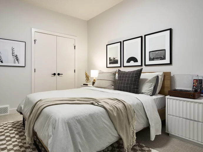 24 07 18 83 Alpine Green SW bedrooms 0235 rt